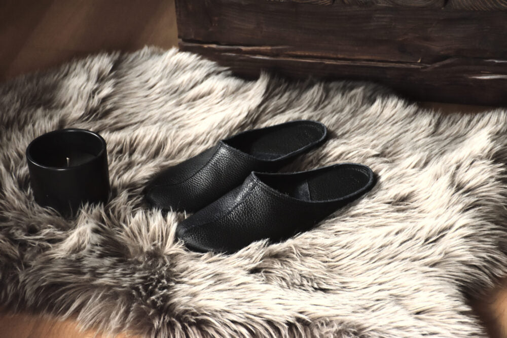 Odinės unisex šlepetės SULBI (Juoda)